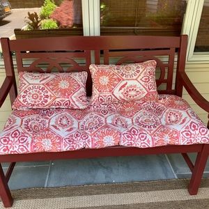 OUTDOOR CUSHION AND TWO PILLOWS